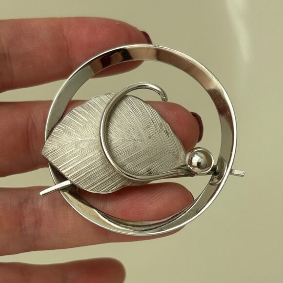 Bond Boyd Sterling Signed Circular Elegant Sterling Silver Leaf Design Brooch - Picture 7 of 7